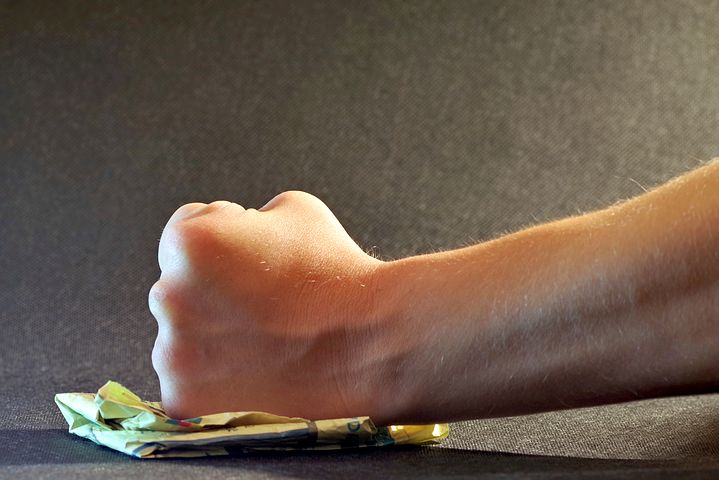 Leistungskurzungen Niedrigzins Im Wurgegriff Bocquell News De