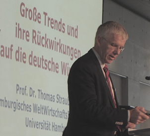 Dr. Thomas Straubhaar