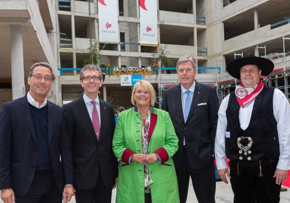 Die Swiss Life feiert Richtfest.
